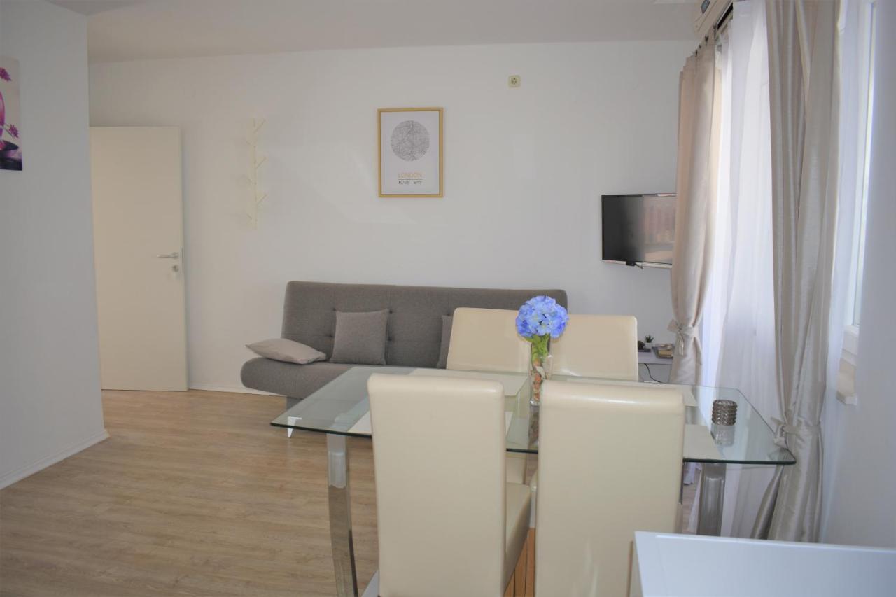 Apartment Janja Murter